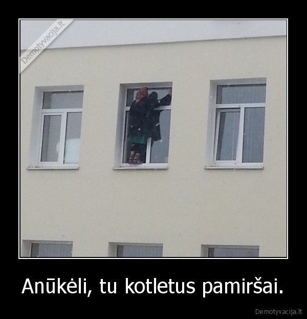 Anūkėli, tu kotletus pamiršai. - 