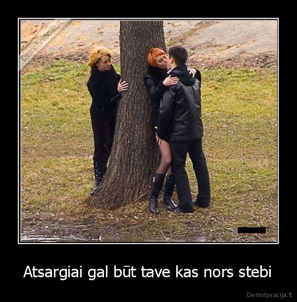 Atsargiai gal būt tave kas nors stebi - 