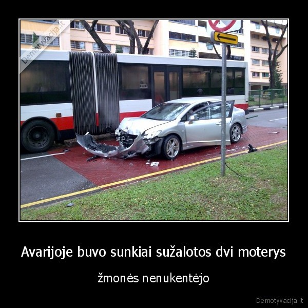 Avarijoje buvo sunkiai sužalotos dvi moterys - žmonės nenukentėjo