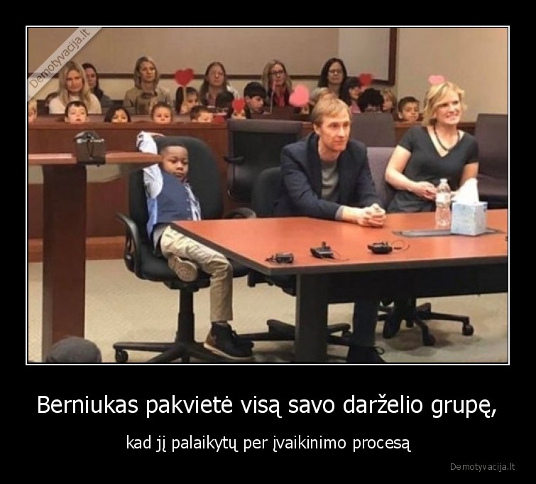 Berniukas pakvietė visą savo darželio grupę, - kad jį palaikytų per įvaikinimo procesą