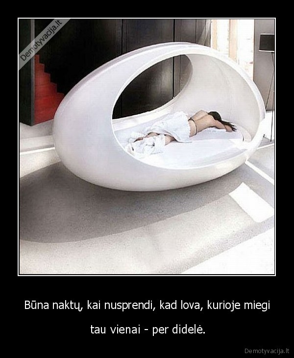 Būna naktų, kai nusprendi, kad lova, kurioje miegi -  tau vienai - per didelė.