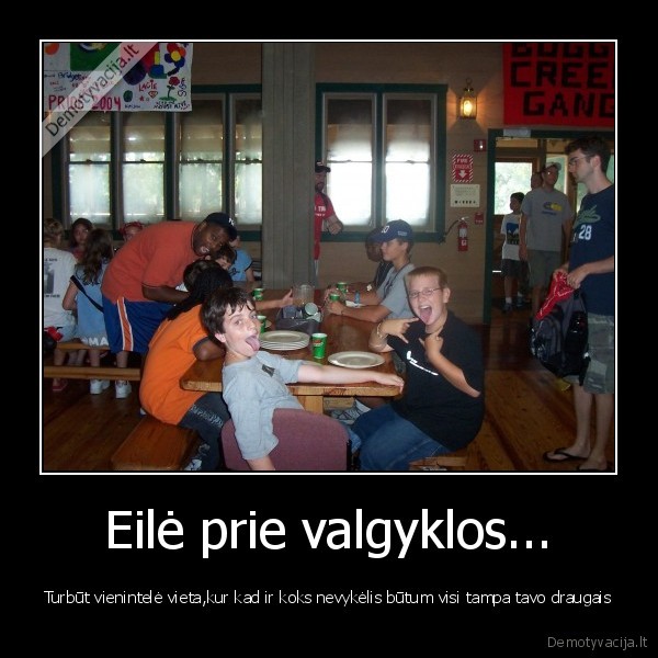 Eilė prie valgyklos... - Turbūt vienintelė vieta,kur kad ir koks nevykėlis būtum visi tampa tavo draugais
