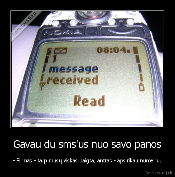 Gavau du sms'us nuo savo panos - - Pirmas - tarp mūsų viskas baigta, antras - apsirikau numeriu.