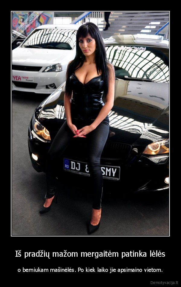 Iš pradžių mažom mergaitėm patinka lėlės - o berniukam mašinėlės. Po kiek laiko jie apsimaino vietom.