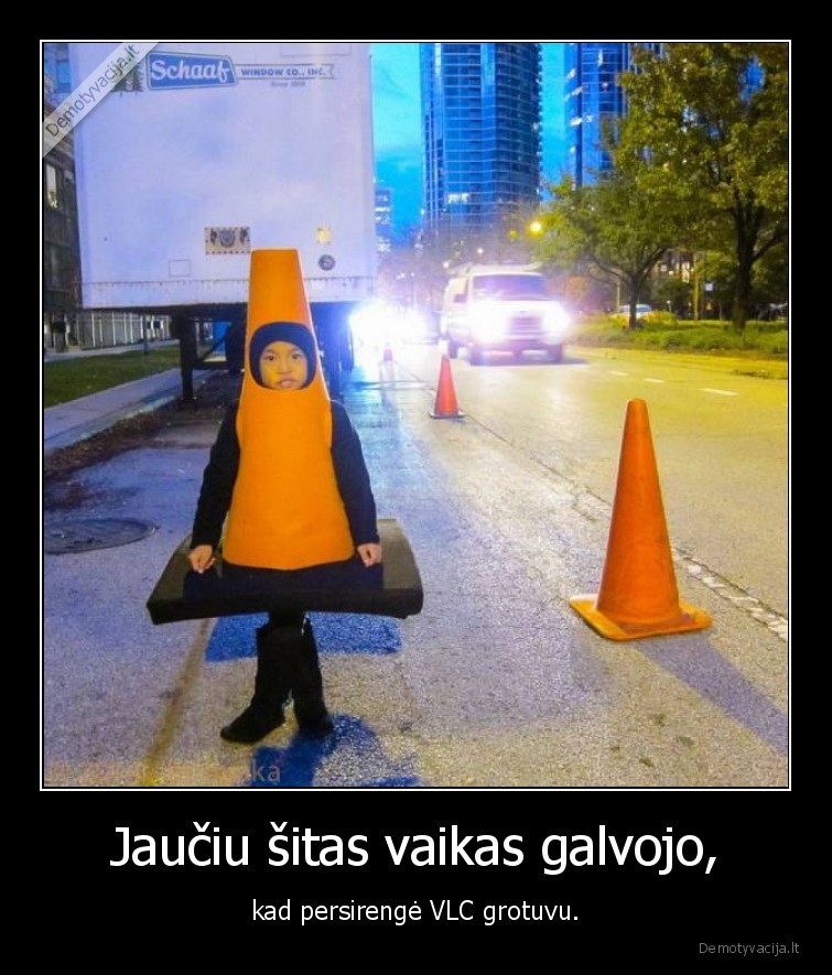 Jaučiu šitas vaikas galvojo, - kad persirengė VLC grotuvu.