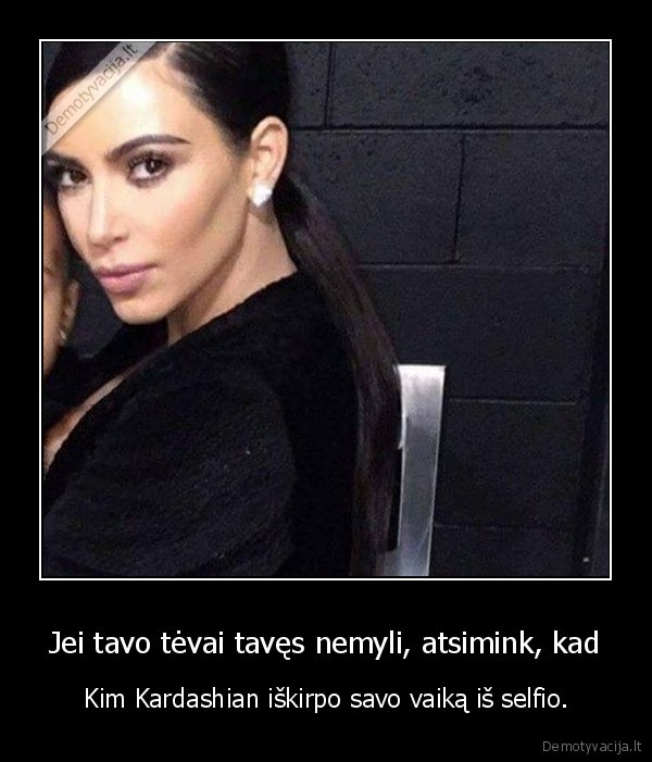 Jei tavo tėvai tavęs nemyli, atsimink, kad - Kim Kardashian iškirpo savo vaiką iš selfio.