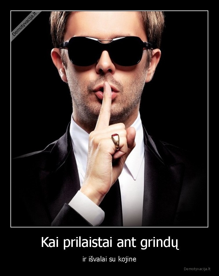 Kai prilaistai ant grindų - ir išvalai su kojine