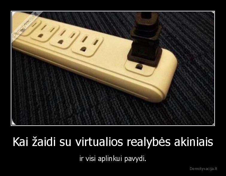 Kai žaidi su virtualios realybės akiniais - ir visi aplinkui pavydi.