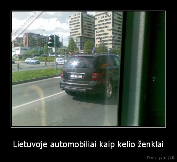 Lietuvoje automobiliai kaip kelio ženklai - 