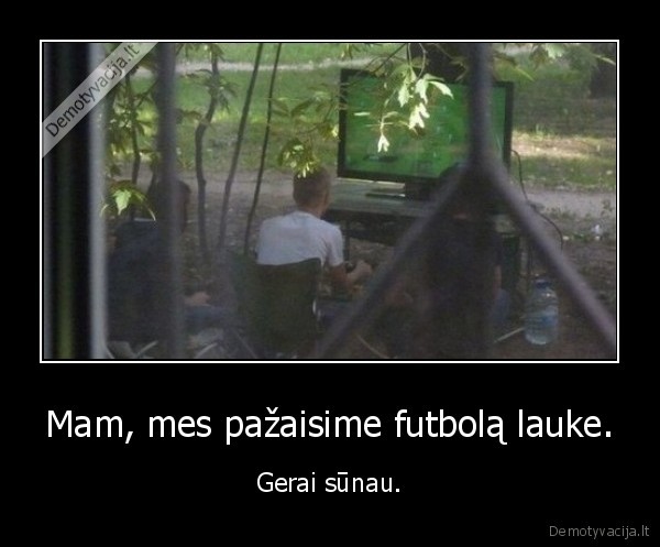 Mam, mes pažaisime futbolą lauke. - Gerai sūnau.