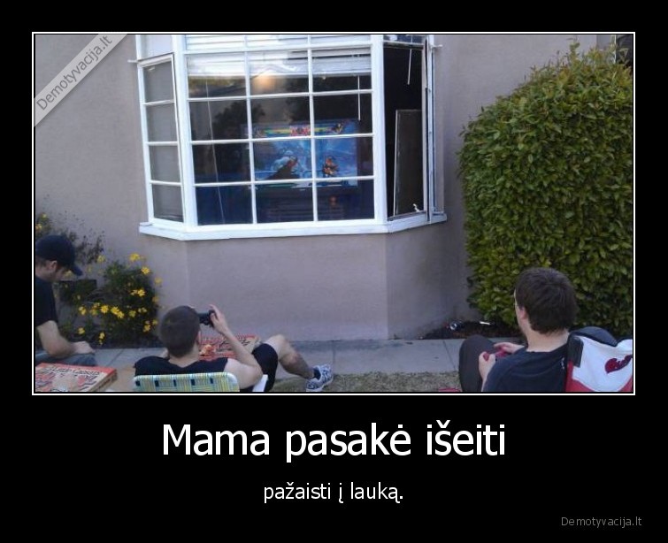 Mama pasakė išeiti - pažaisti į lauką.