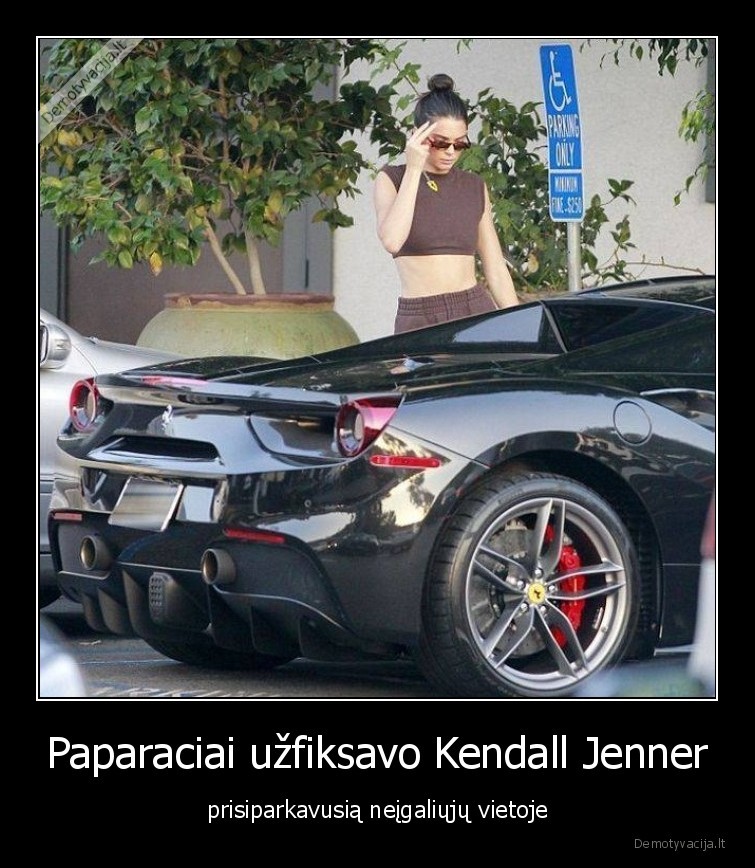 Paparaciai užfiksavo Kendall Jenner - prisiparkavusią neįgaliųjų vietoje