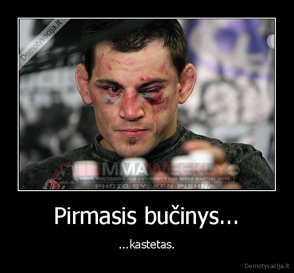 Pirmasis bučinys... - ...kastetas.