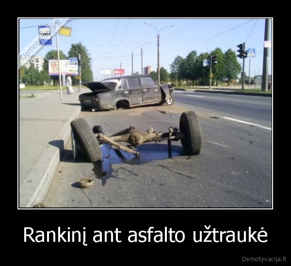 Rankinį ant asfalto užtraukė - 