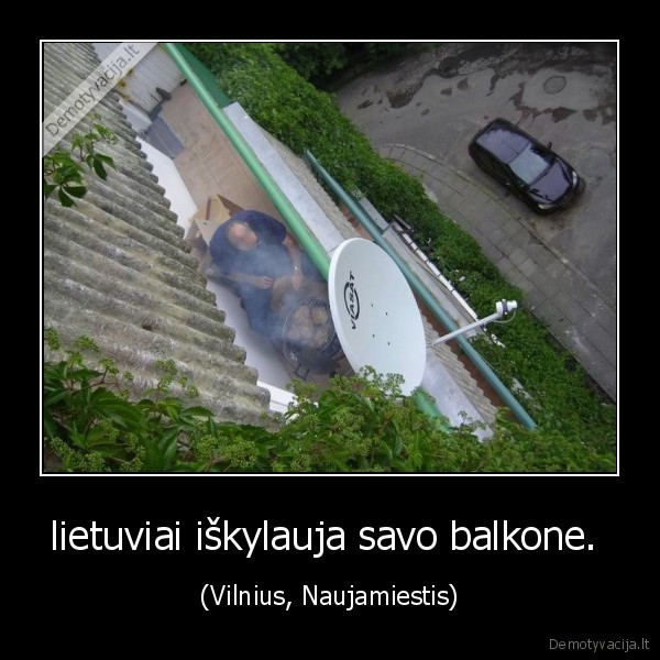 lietuviai iškylauja savo balkone.  - (Vilnius, Naujamiestis)